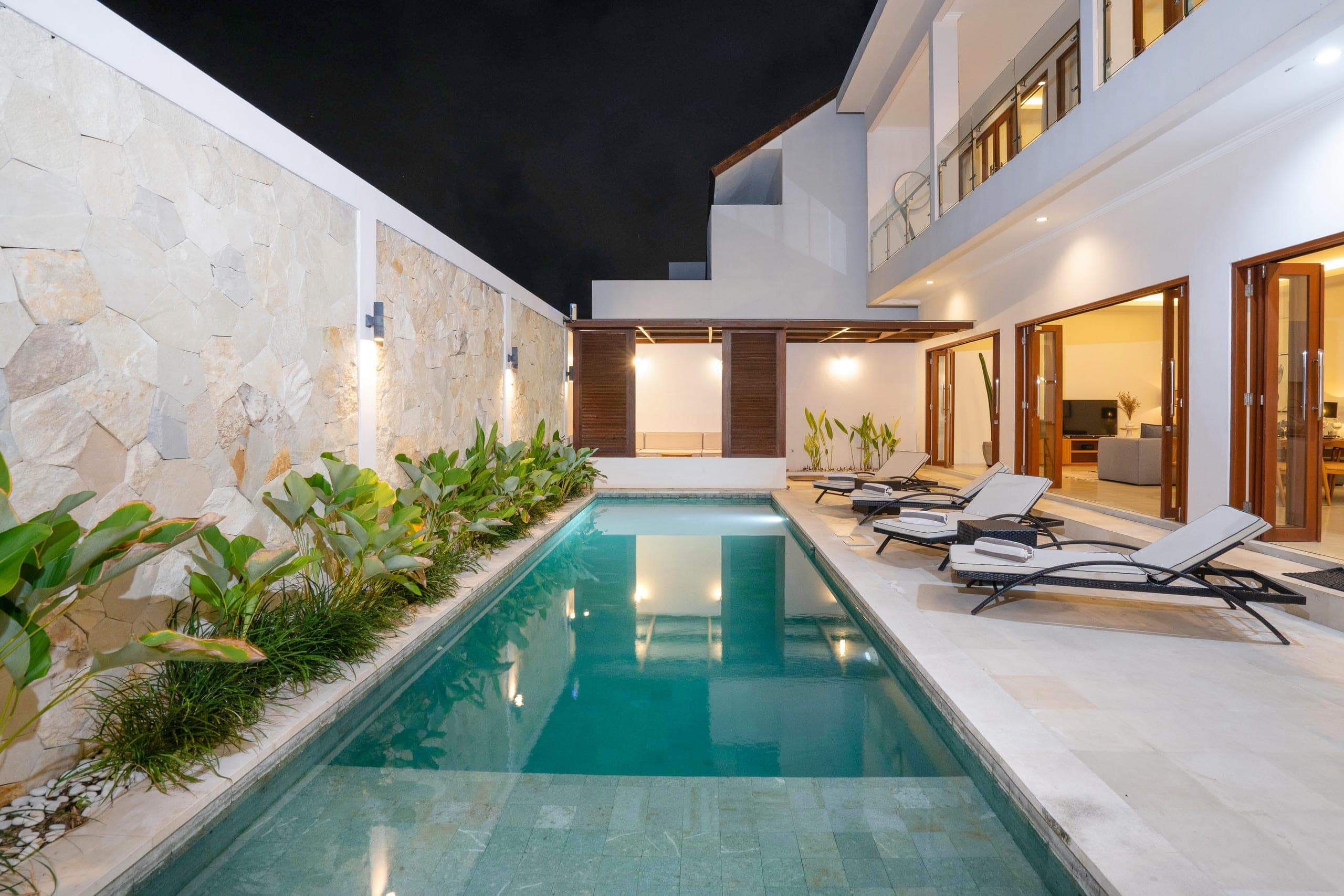 Central Seminyak, 4BR Family Villa — photo 1